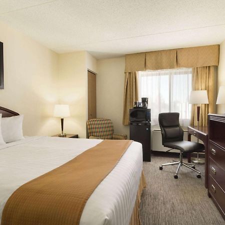 Travelodge By Wyndham Edmonton South Exterior foto